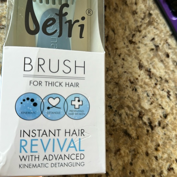 Brush - Picture 2 of 6